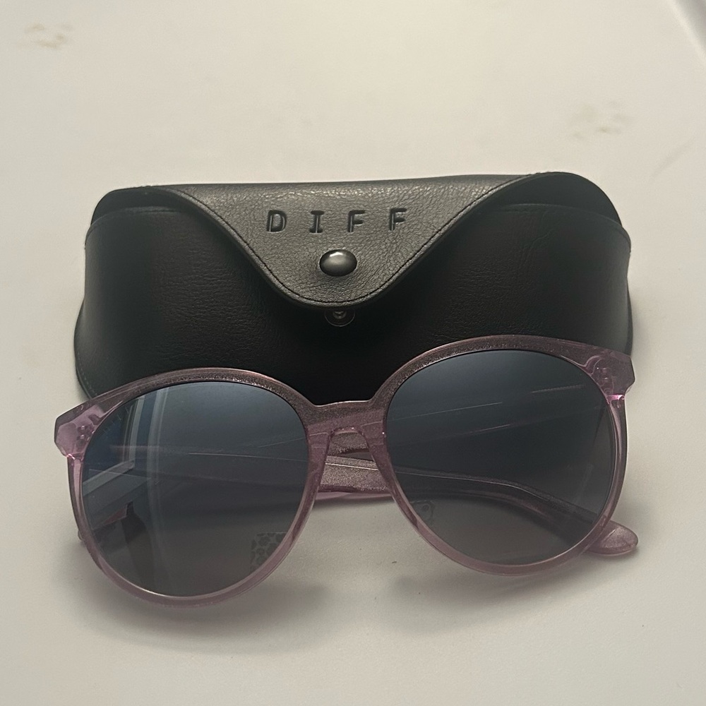 DIFF lavender sparkle  Sunglasses with Black Case